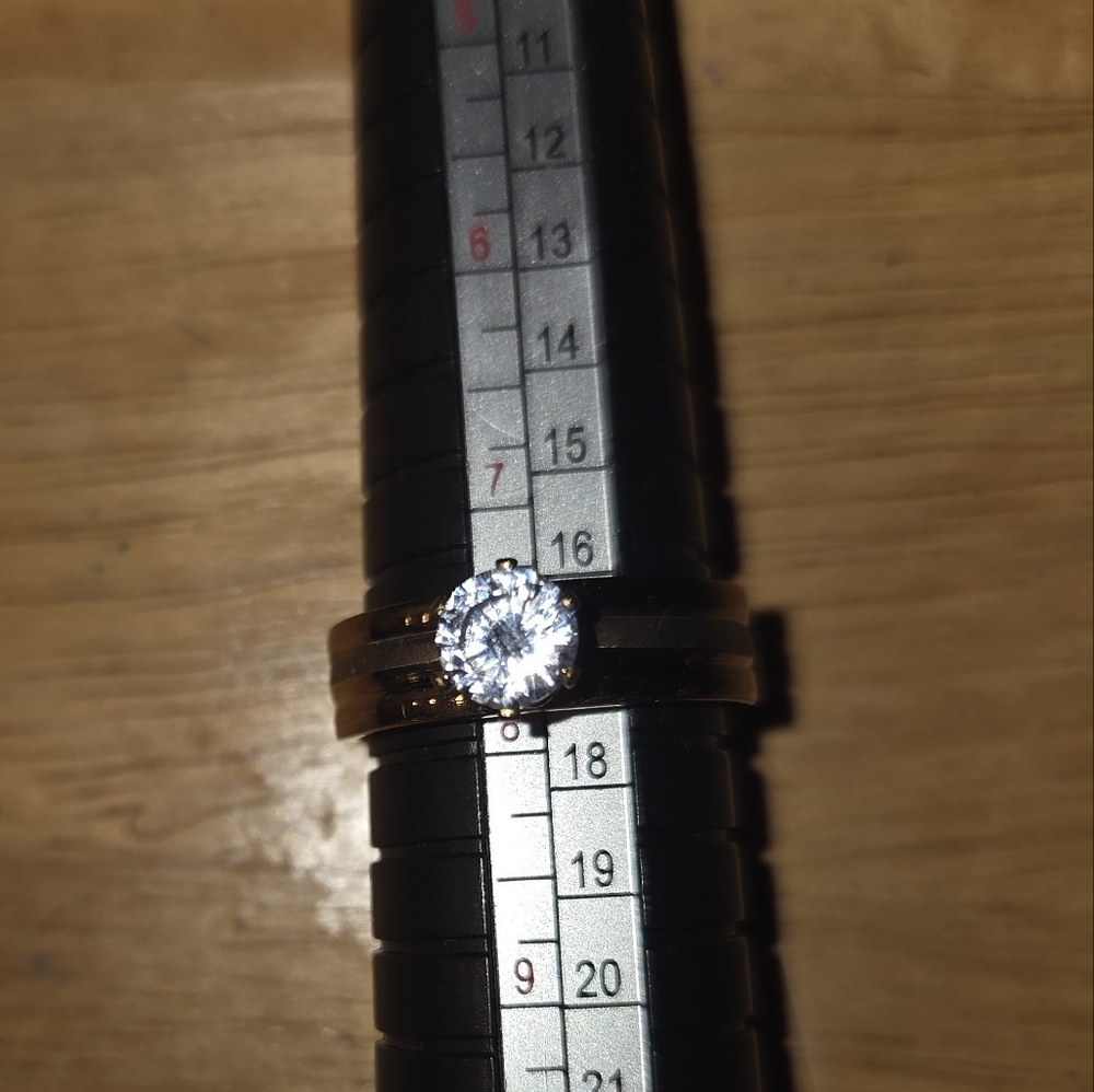 Fragrant Jewels Gold Ring with Clear Gem